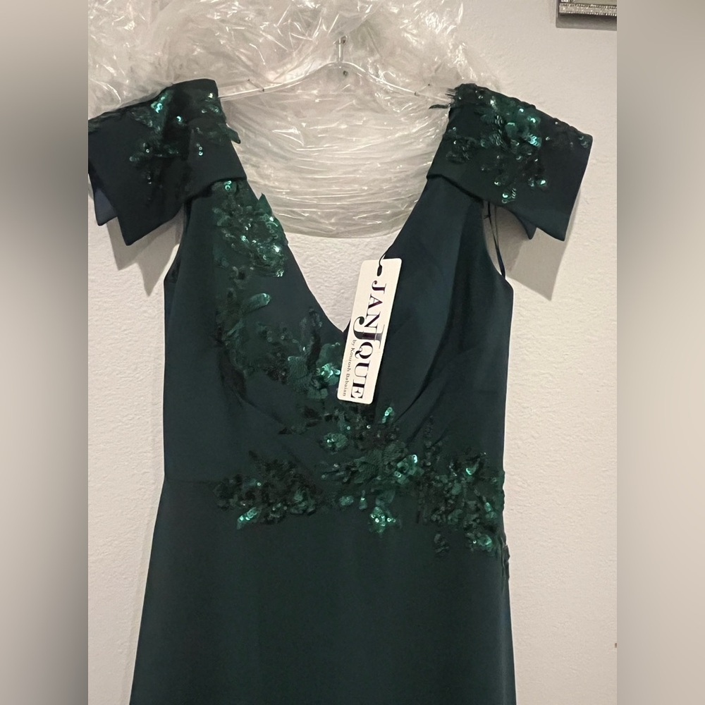 Janique by KB Y734 emerald green embellished gown size 4 that can fit up to an 8